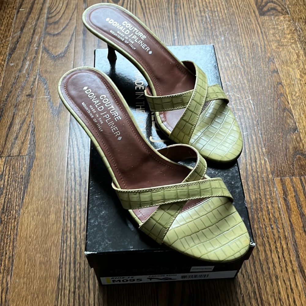 Donald J Pliner Couture Cactus Kogi size 9 1/2 M